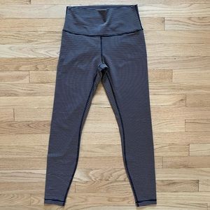 VGUC Lululemon Wunder Under 28” high rise pant. Size 8.